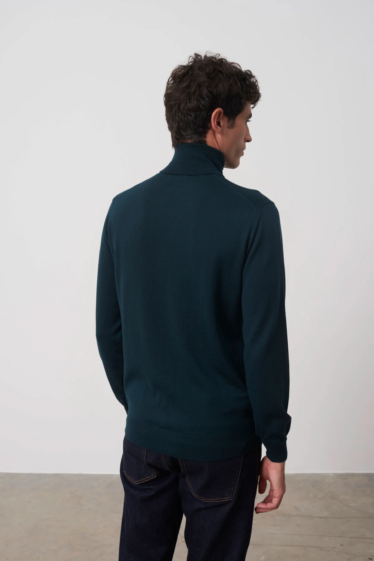 Pull col roulé Archibald en laine mérinos vert – Image 4