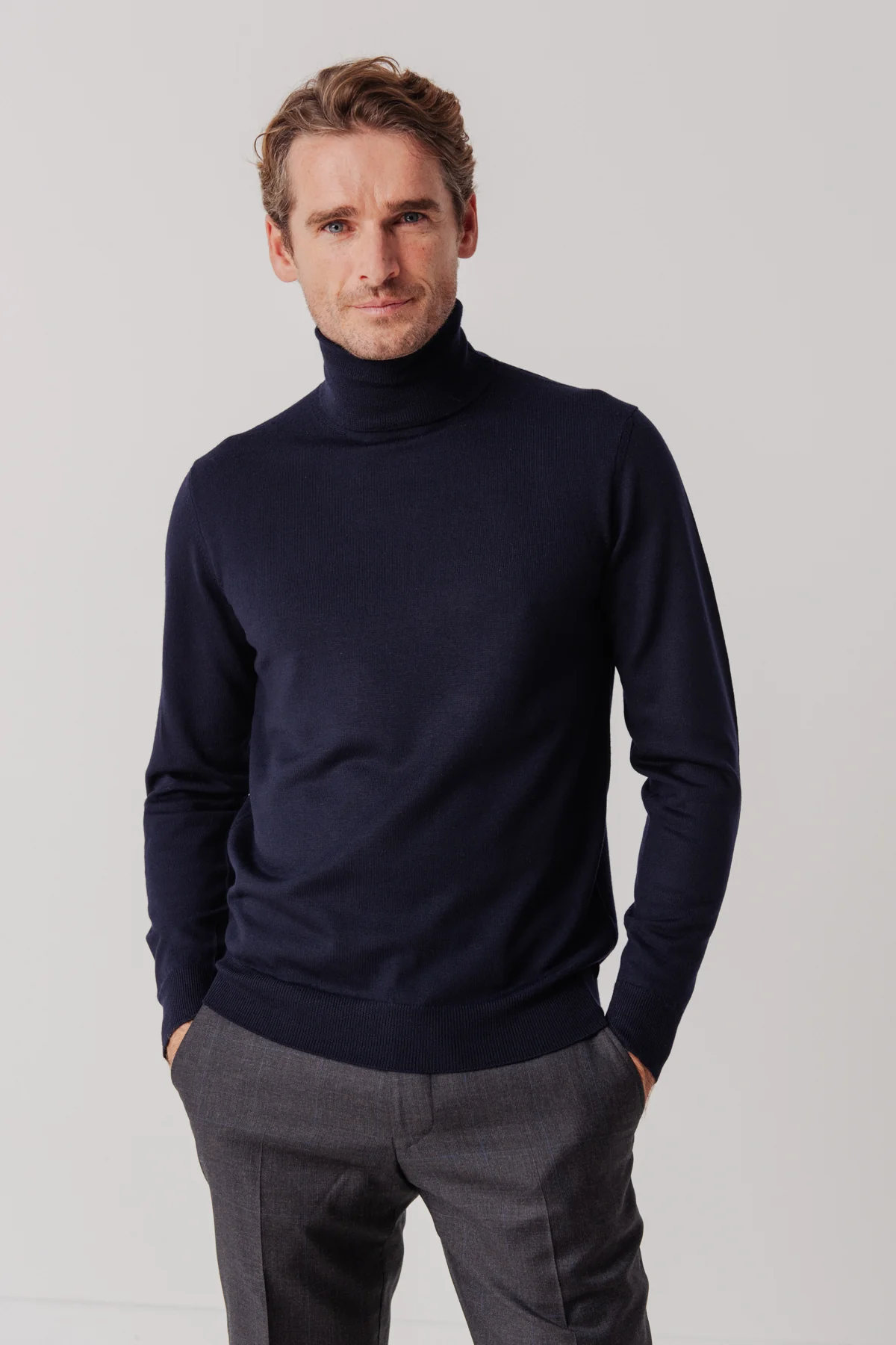 Pull Archibald en laine merinos marine – Image 3